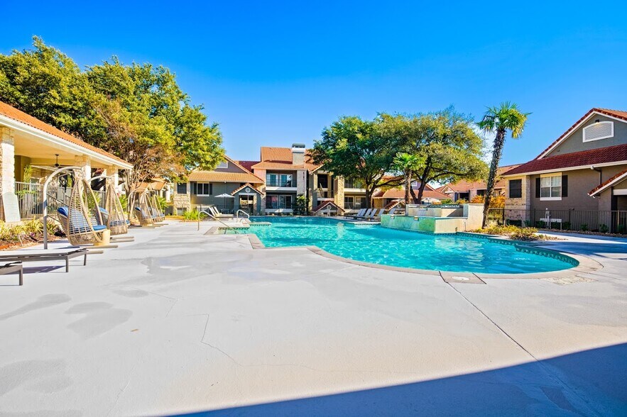 Building Photo - 13401 Metric Blvd