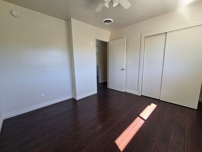 Building Photo - New Listing!