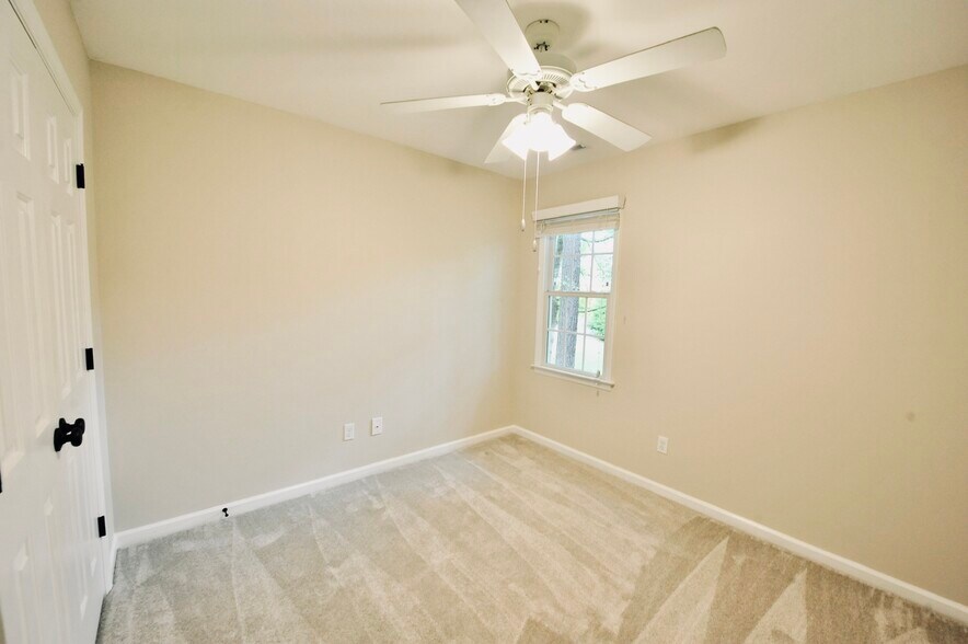 Building Photo - 962 Saint Catherines Dr