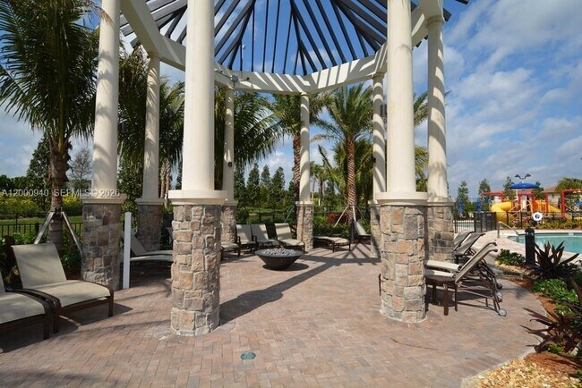 Building Photo - 8630 Lakeside Bnd