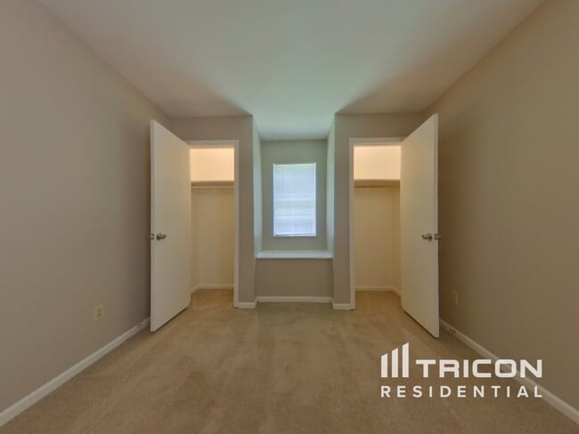 Building Photo - 864 Regency Ct NW