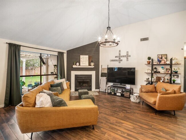 Building Photo - 505 Eaglecreek Dr
