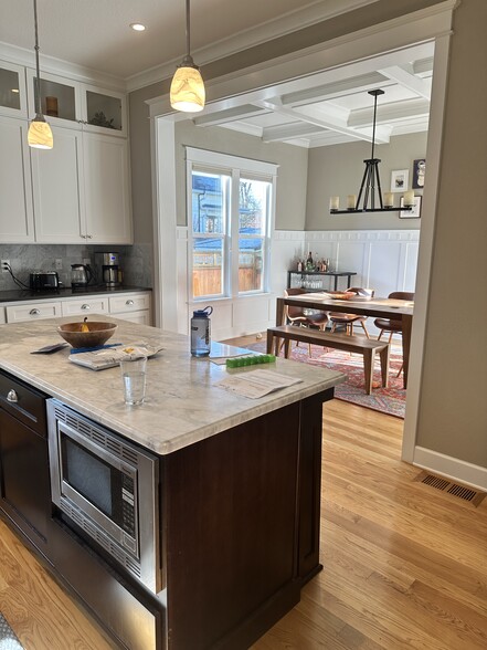 Building Photo - 3712 SE Yamhill St