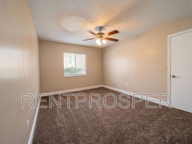 Building Photo - 5232 Via Hacienda Cir