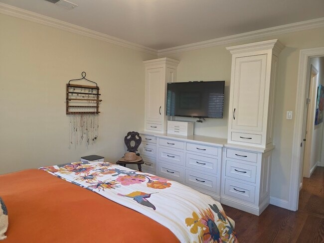 Building Photo - 2264 Grahn Dr