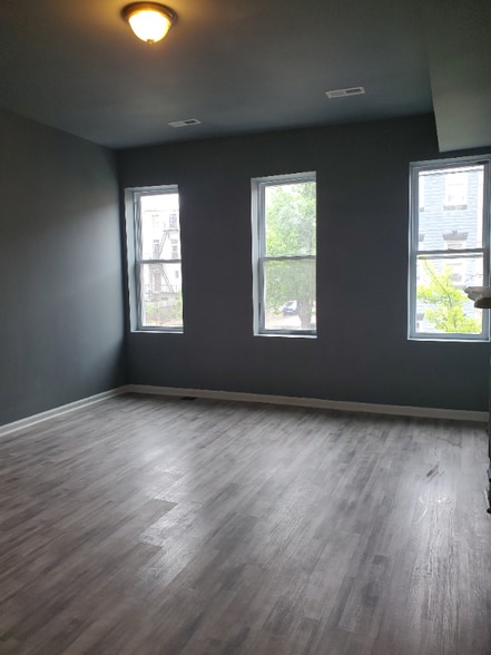 Building Photo - 1049 Brantley Ave