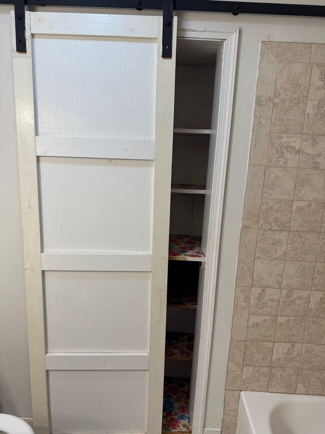 Building Photo - comfort and convenience in this 3 bedroom ...