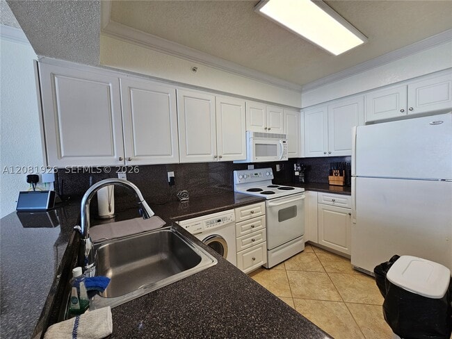 Building Photo - 2501 S Ocean Dr