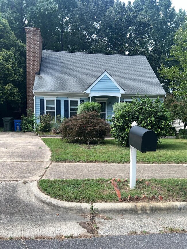 Primary Photo - Charming Updated Home in Hedingham with 1s...