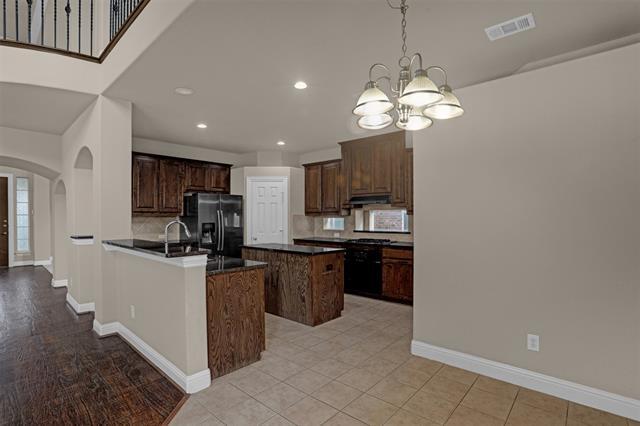 Building Photo - 1702 Tulare Dr