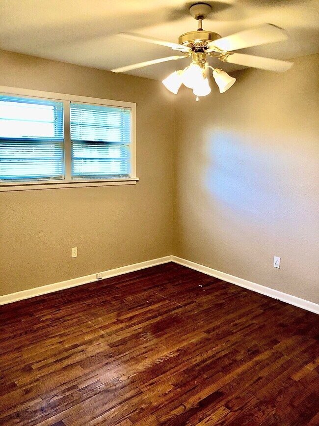 Building Photo - Cozy Three Bedroom - Maxey Park