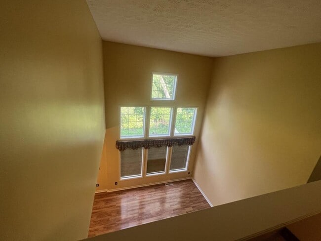 Building Photo - 5825 Crescent Ridge Dr