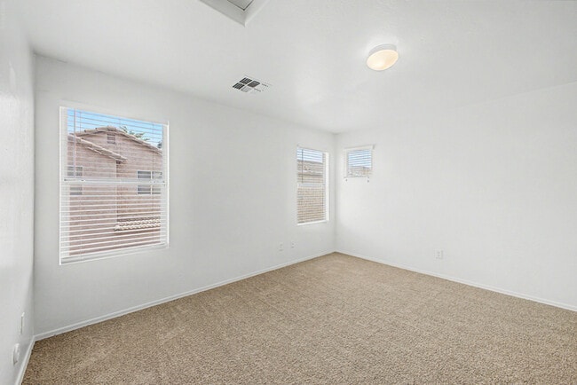 Building Photo - 5113 W Fulton St