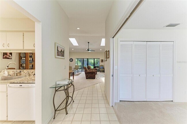 Building Photo - 3946 Wilshire Cir E