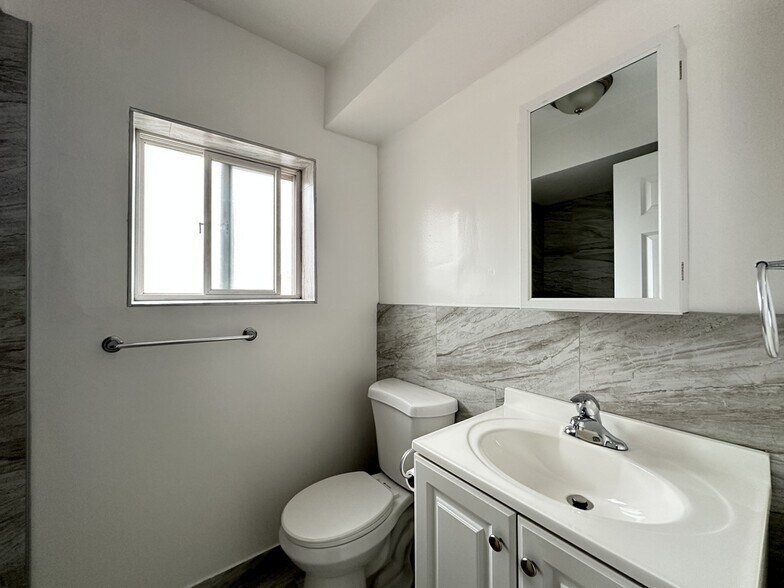 Building Photo - 1314 Carol St