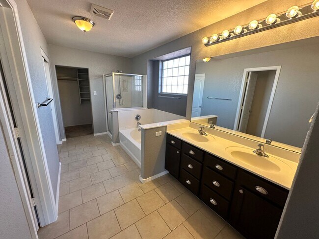 Building Photo - Cabezon Beauty | Large Yard | 2 Living Areas & Upstairs Loft | 1-year Lease | Coming Soon Pre-lea...