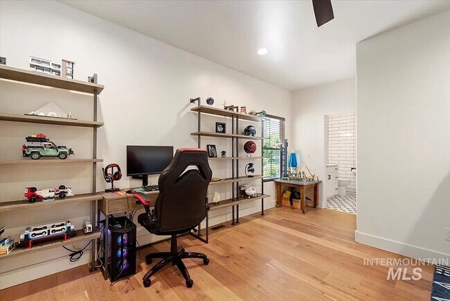 Building Photo - Stunning 4 Bedroom Home in The Shores | Luxury Meets Every Day Comfort