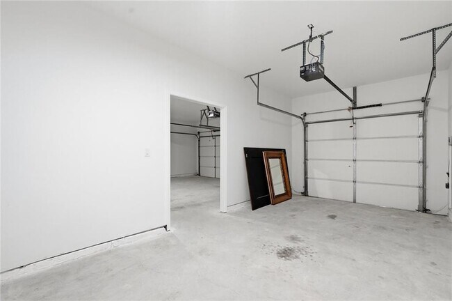 Building Photo - 3320 Pebble Ridge Ln