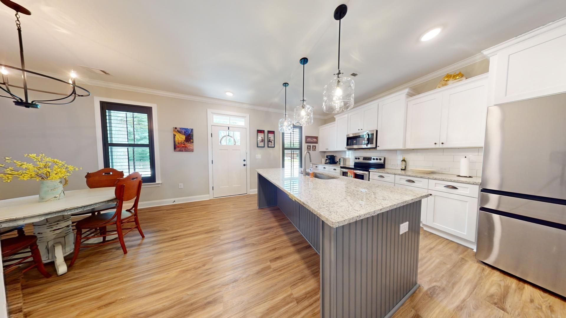 Building Photo - Like New Colonial Style Townhome close to Downtown Opelika