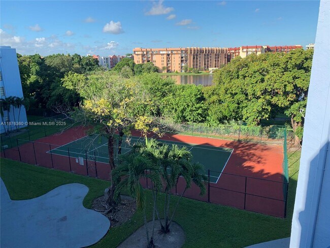 Building Photo - 9440 Fontainebleau Blvd