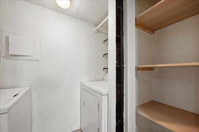 Building Photo - 9572 Windswept Ln