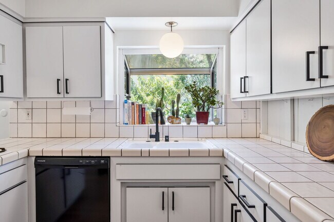 Kitchen - 11411 Dona Pegita Dr