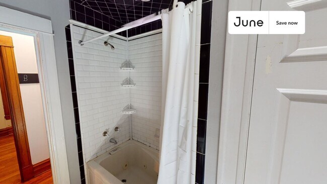 Building Photo - 3508 N Sheffield Ave