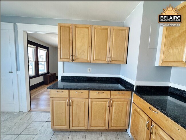 Building Photo - 107 2nd St