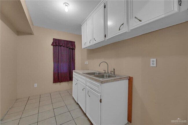Building Photo - 1814 Mimosa St