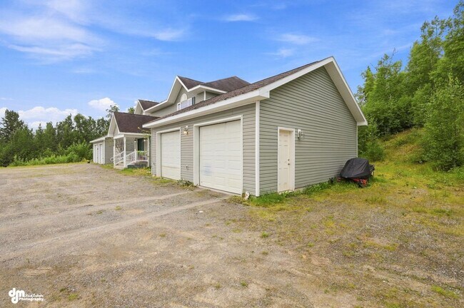 Building Photo - 8643 Lynnette Dr