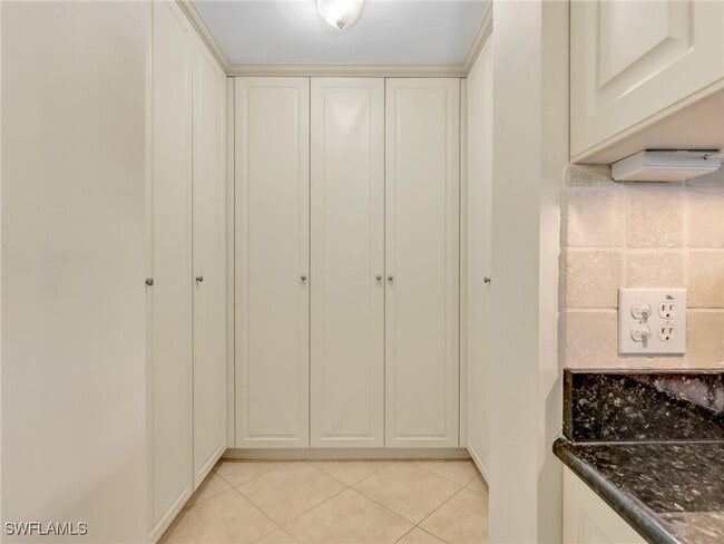 Building Photo - 3563 Kent Dr