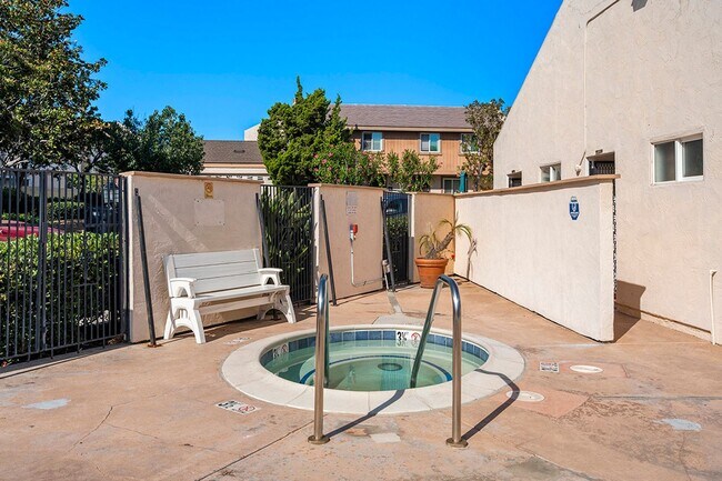 Building Photo - Spacious 4-Bedroom 2.5-Bathroom Townhome 50% Off 1st Month!