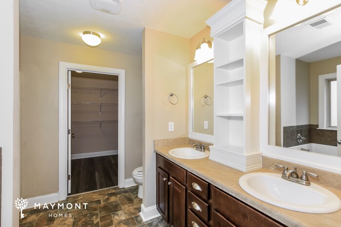 Building Photo - 2457 Newbury Ave