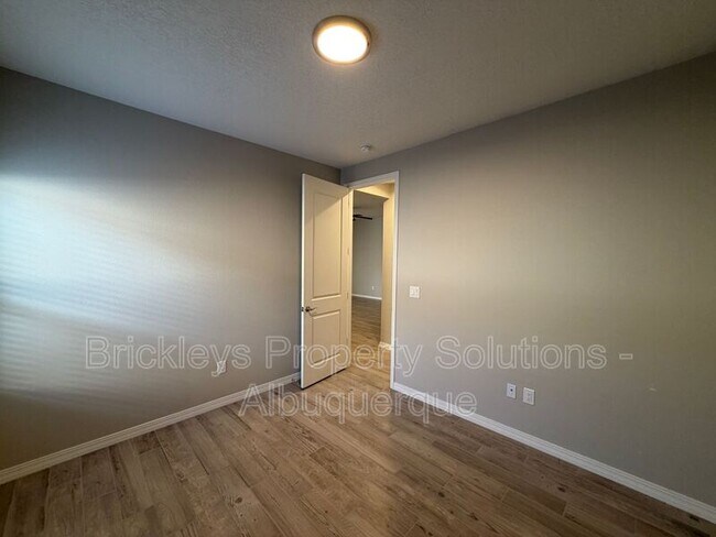 Building Photo - 3969 Kodiak Rd NE