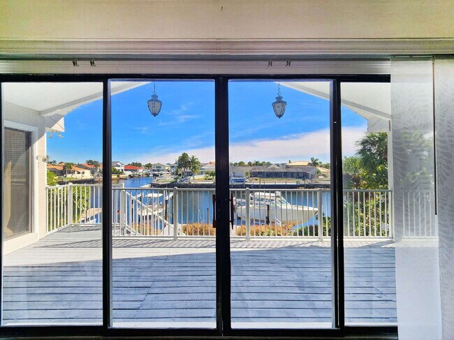 Building Photo - "3-Bed, 3-Bath Gem in New Port Richey with 2,233 Sq Ft of Living Space!"