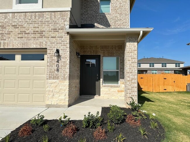 Building Photo - 408 Brody Ln