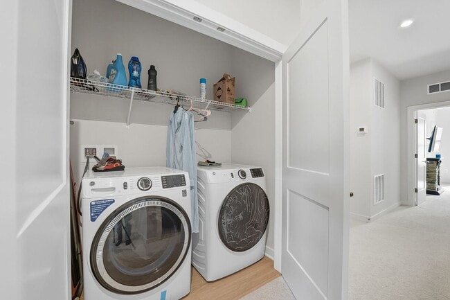 Building Photo - 709 Thomas Ln