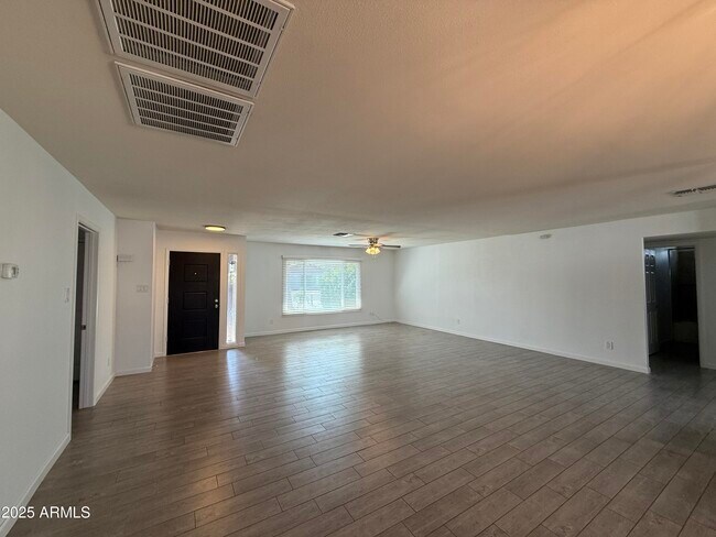 Building Photo - 4613 S Rita Ln