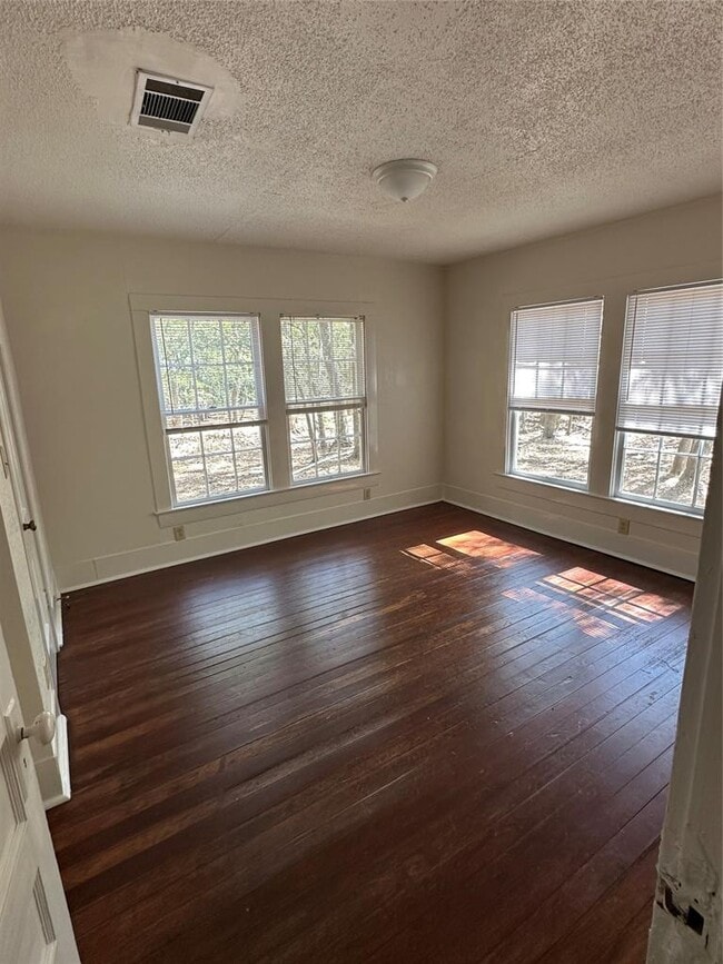 Building Photo - 2951 Elm Grove Ln