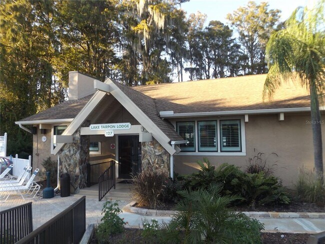 Building Photo - 776 Lakewood Dr