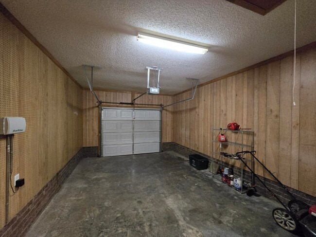 Building Photo - 901 Tristan St