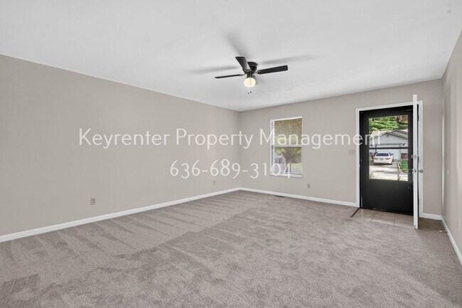 Building Photo - 357 Della Dr