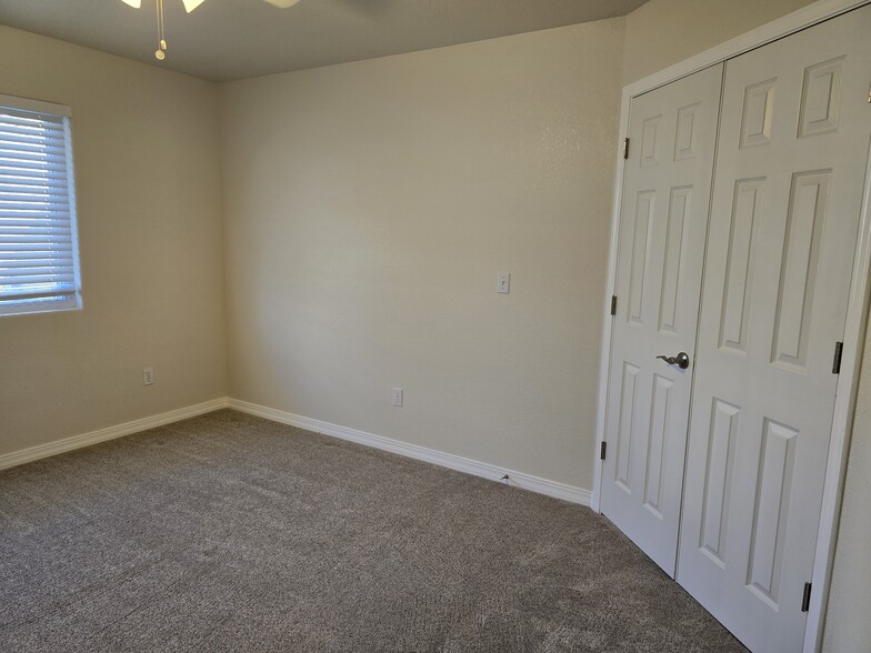 2nd bedroom - Double door access to living area - 726 W Tyrolean Ct