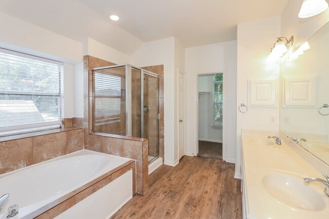 Building Photo - 1331 Blackheath Ct