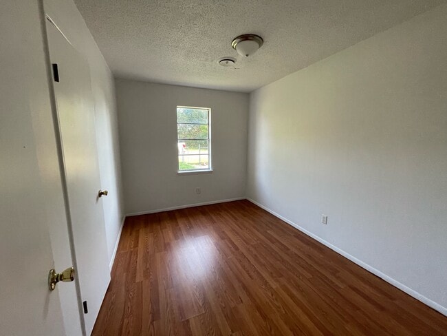 Building Photo - 102 Butler Ave