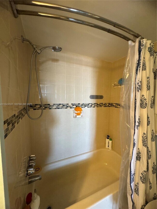 Building Photo - 3545 NE 166th St