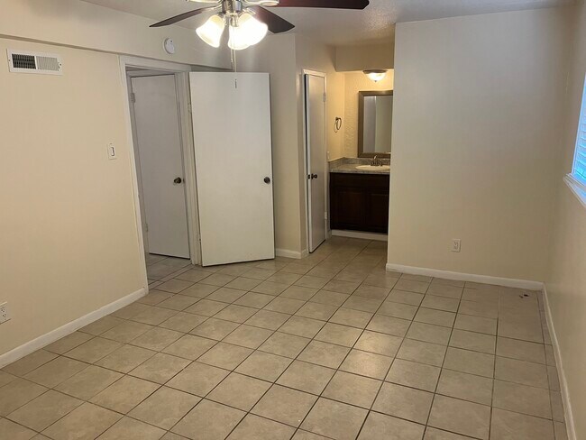 Building Photo - 1275 Witte Rd