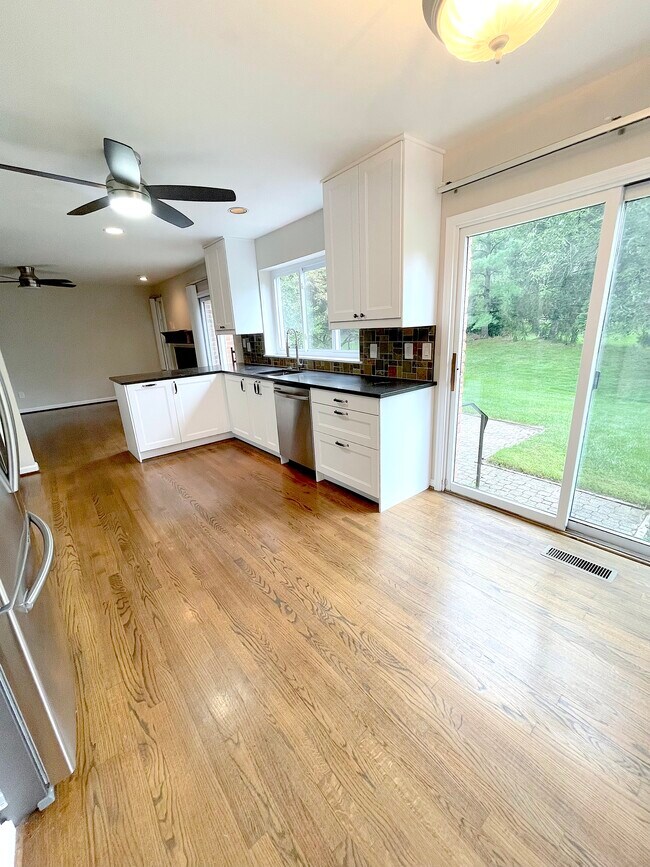 Building Photo - 5 Spring House Rd