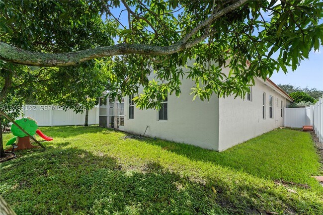Building Photo - 840 Falling Water Rd