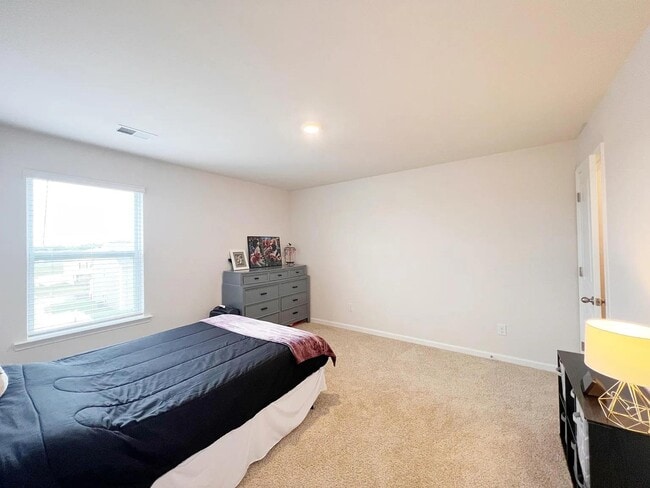 Building Photo - 125 Lily Pond Pl